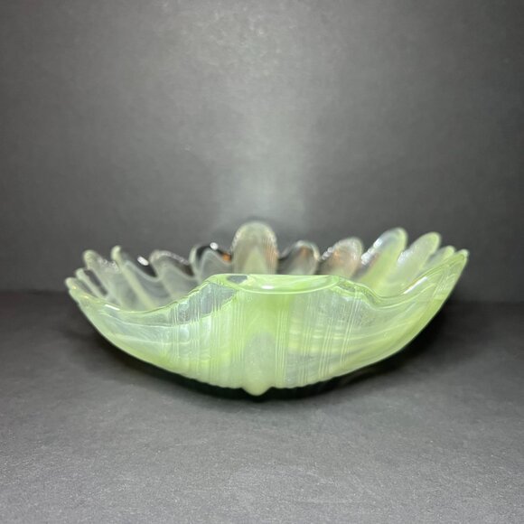 Vintage Green Swirl Opalescent Art Glass Scalloped Edge Clam Shell Shaped Bowl - Picture 5 of 10